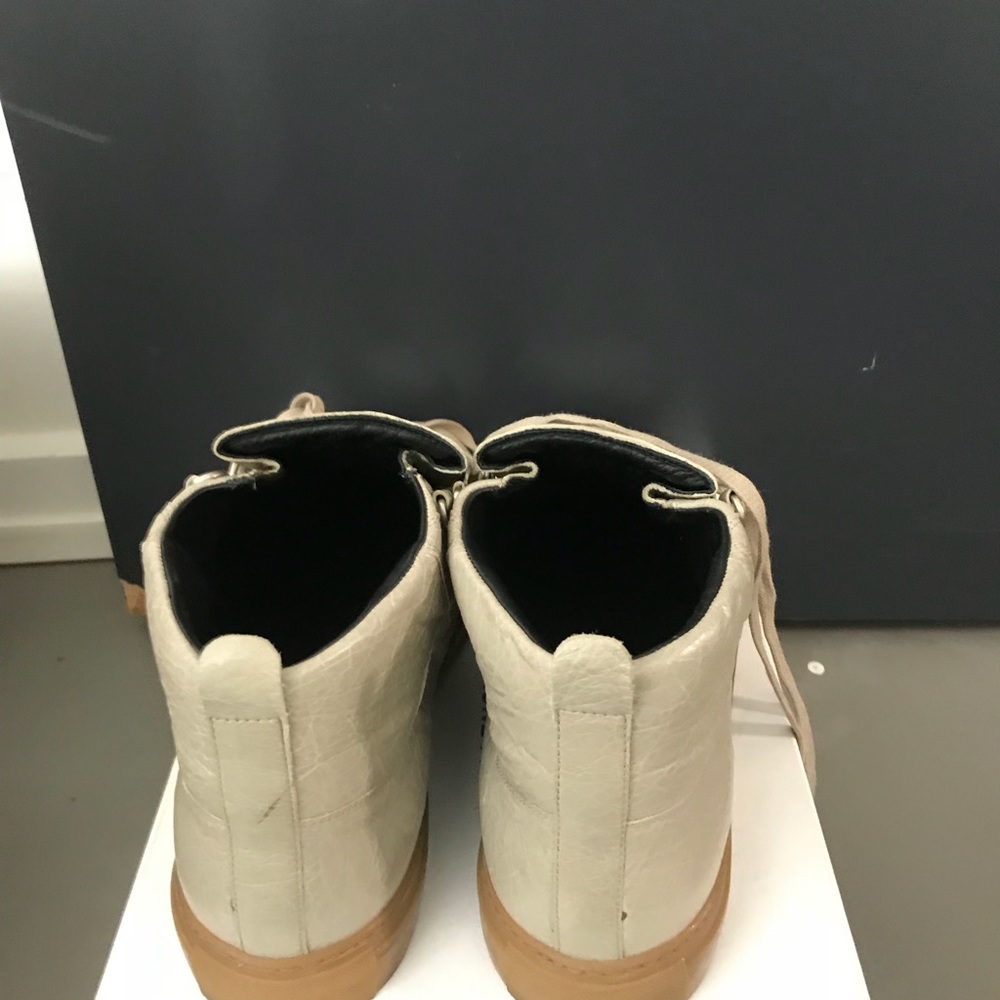 Sneakers - Picture 4 of 4